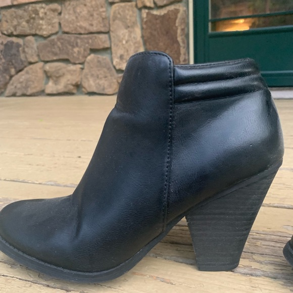 👚2/$15 MIA Black Ankle Boots, Vintage Cool, 3” Wedge Heel, Zipper, 8.5, EUC! - Picture 3 of 15